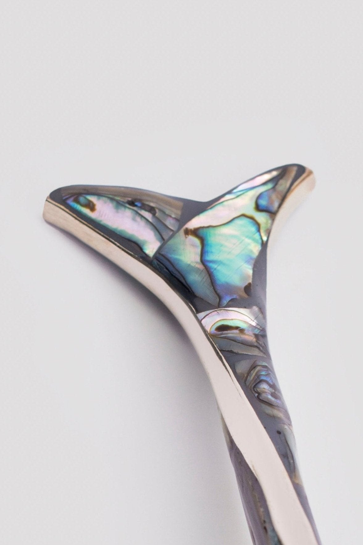 Detailansicht des Perlmutt-Flaschenöffners in Fisch-Design, mexikanisches Handwerk