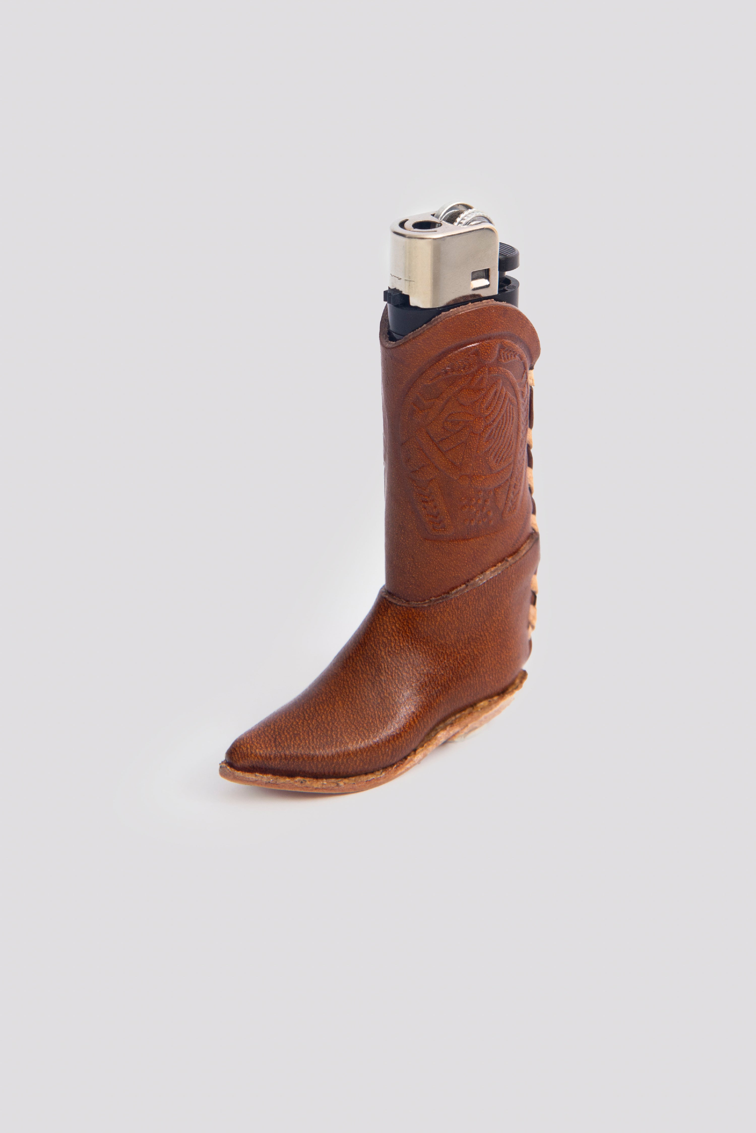 Handgefertigte Feuerzeughülle aus braunem Leder im Cowboy-Stiefel-Design, Mexiko. Geschenk für Raucher