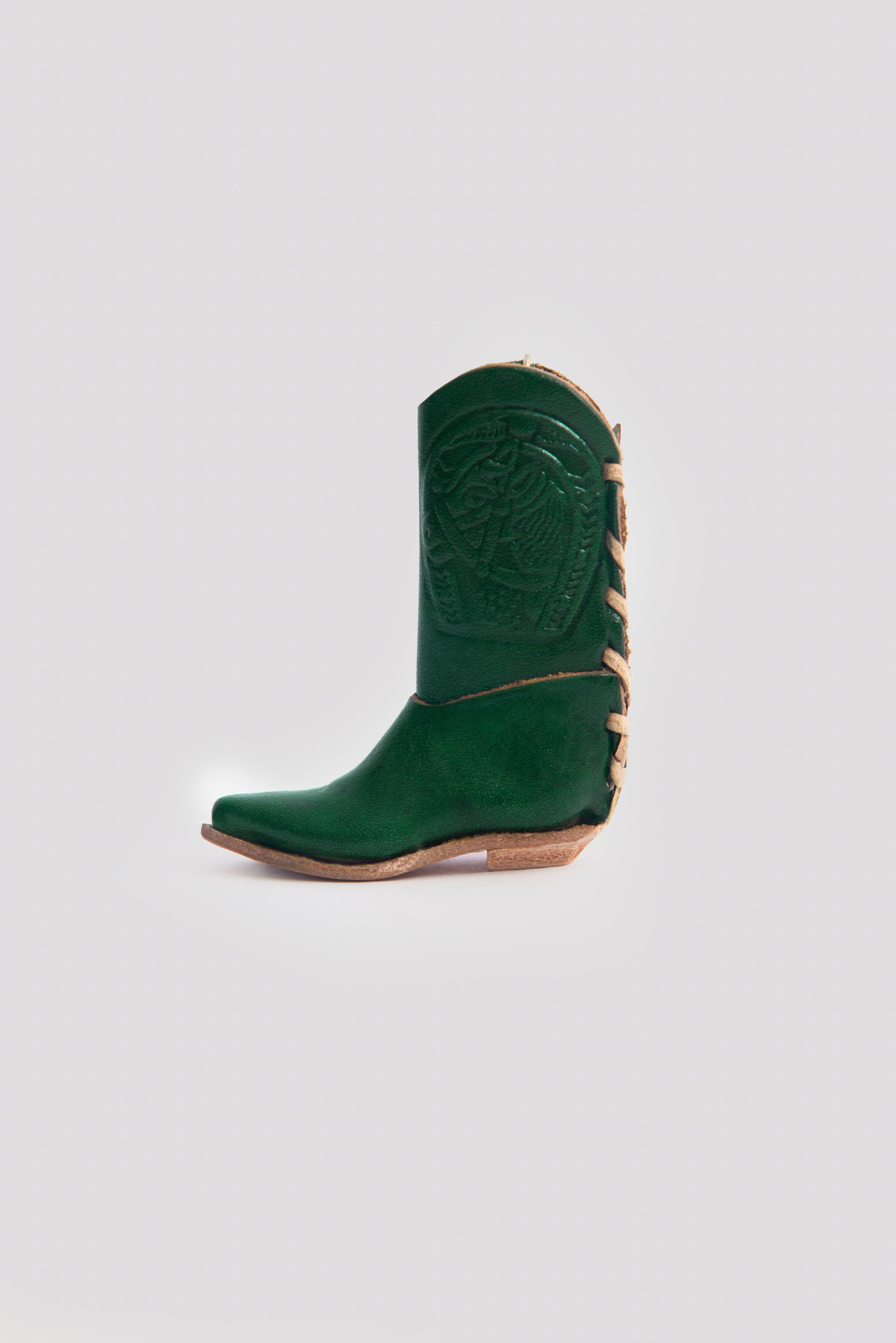 Handgefertigte Feuerzeughülle aus Leder im Cowboy-Stiefel-Design, Mexiko. Grüner Schlüsselanhänger Cowboy