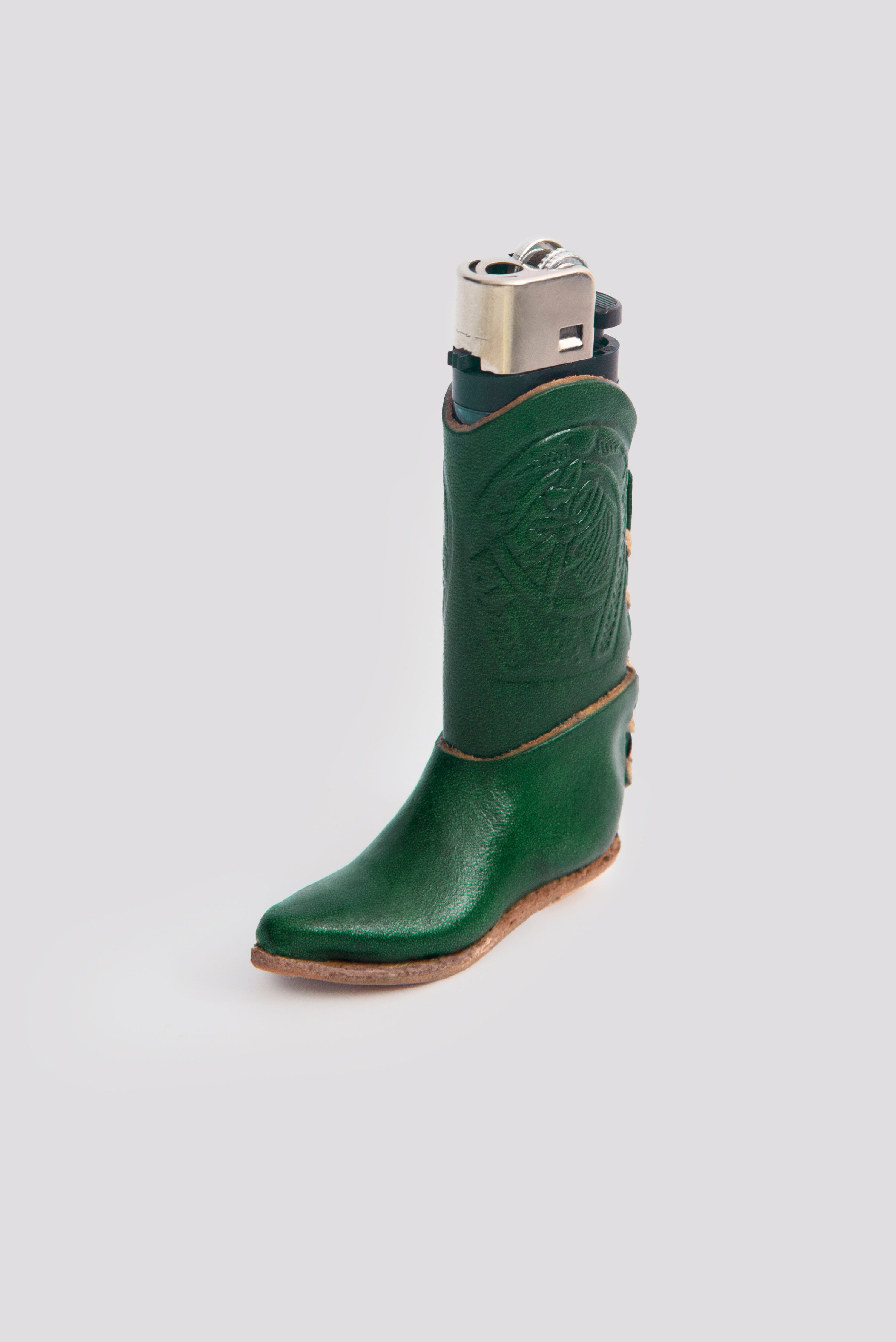 Handgefertigte Feuerzeughülle aus Leder im Cowboy-Stiefel-Design, Mexiko. Besonderes Geschenk in grün