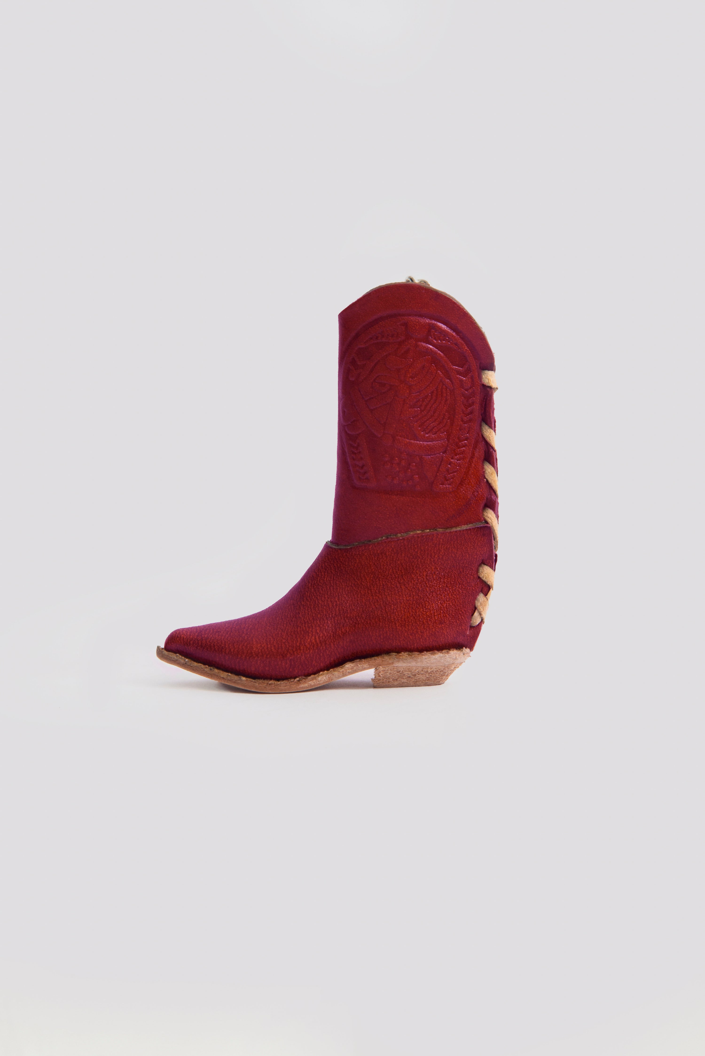 Handgefertigte Feuerzeughülle aus rotem Leder im Cowboy-Stiefel-Design, Mexiko. 