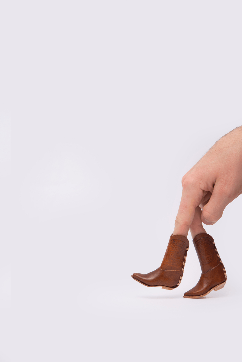 GIF cowboy boots. Handgefertigte Feuerzeughülle aus Leder im Cowboy-Stiefel-Design, Mexiko. 